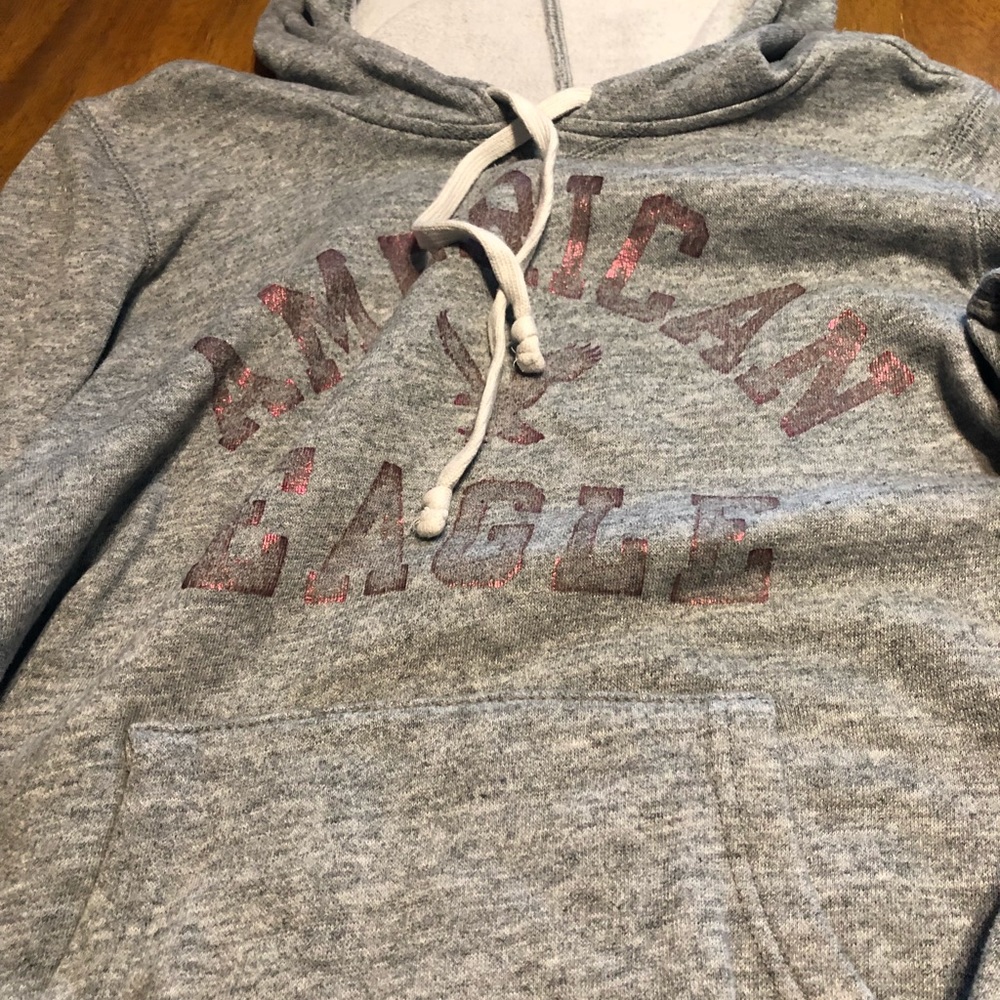 grey sweatshirt